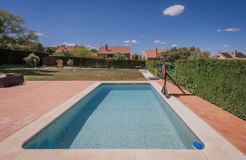 Zarzuela del Monte House | Casa Rural El Robledal with Private Pool near Segovia & Madrid, Sleeps 8