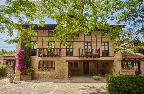 Orena Villa | Casona exclusiva con piscina en la costa de Santillana del Mar