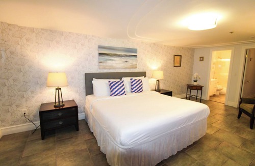 Mid Beach Condo | Castle M16 Ocean/Pool view, balcony, gym. tennis, & free valet parking!