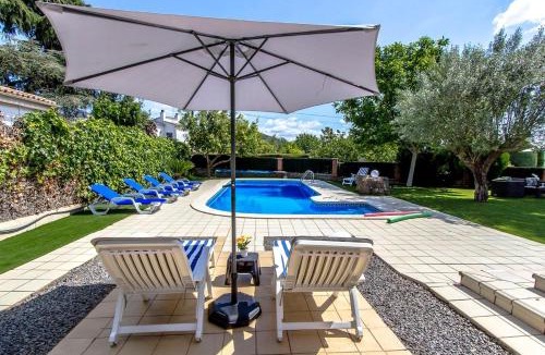 Can Vinyals Villa | Catalunya Casas Pool, garden and games room near Barcelona!