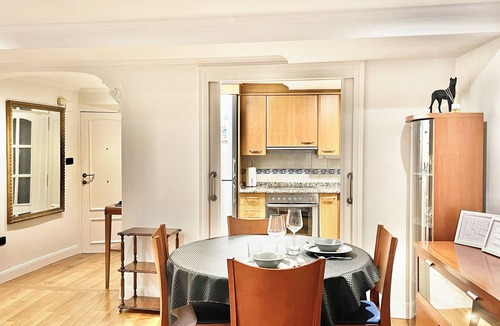 Old Town Condo | Central and beautiful sunny apartment 20m from the beach of La Concha. ESS0011
