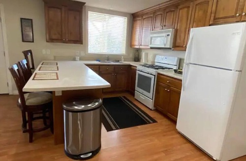 American Fork Apartment | Central located 3 bed 2 bath group & family-friendly bsmt step-out Apt w view