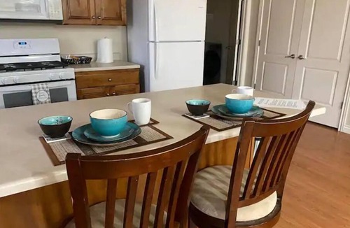 American Fork Apartment | Central located 3 bed 2 bath group & family-friendly bsmt step-out Apt w view