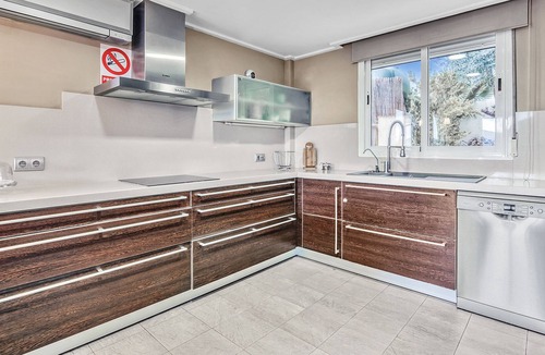 Gandia Ski Chalet | Chalet "Casa Para Disfrutar en Familia" with Pool & Wi-Fi