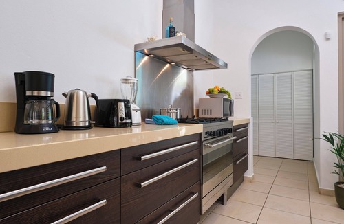 Opal Villa | Charming 3-bedroom villa -HOT TUB -beautiful pool -grill -amazing shaded patio!