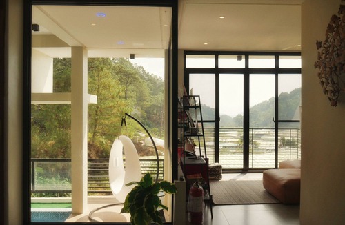 Baguio Villa | Charming 5-bedroom Villa in Baguio with Heated Dipping Pool :Glass & Green Perch