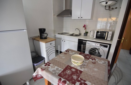 Santa Margarida Apartment | Charming Apartment in Roses, Costa Brava: Near the Beach, with Terrace, Garage, and All Amenities