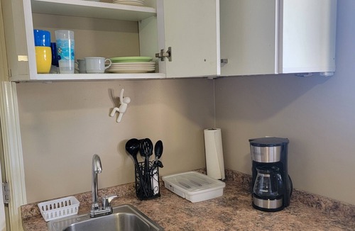 Tanki Leendert Apartment | Chic 1-bedroom apartment with WiFi, AC in phenomenal Tankilendert