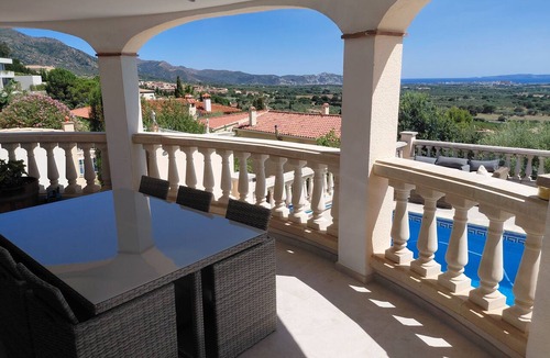 El Mas Isaac House | Classic Villa with sea-views, pool and garden