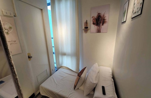 Bagumbayan Apartment | Classy condo unit a few steps to Eastwood Mall