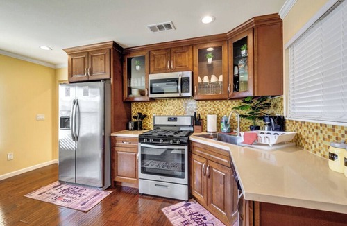 Somerset House | Clean and elegant 2-bedroom back house in tranquil Glendale with AC