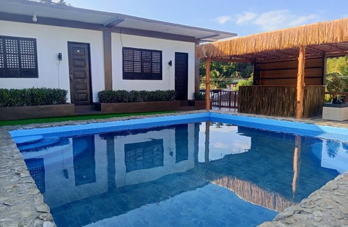Puerto Galera House | Comfortable Hostel Bunk Bed Stay!