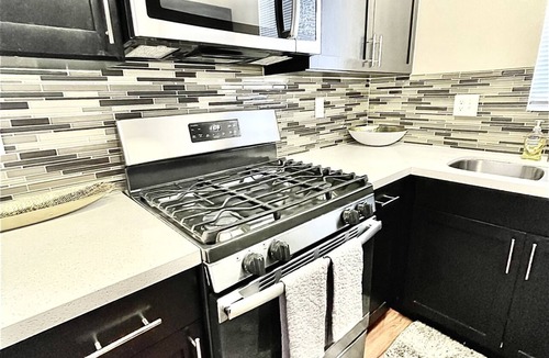 Atwater Village Apartment | Comfy SANCTUARY- LAX Airport/SOFI Stadium/3 HOT TUBS/2 POOLS