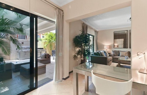 Gold Coast Apartment | Condo in Luxury Resort - Casa Palmera by Bocobay
