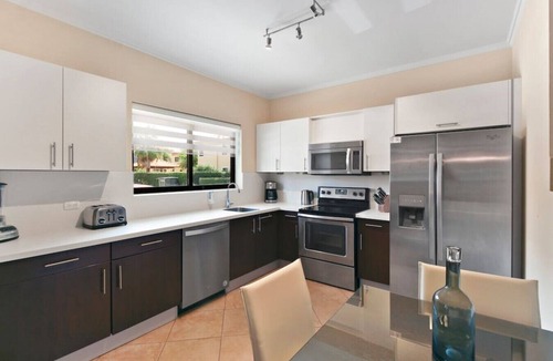 Gold Coast Apartment | Condo in Luxury Resort - Casa Palmera by Bocobay