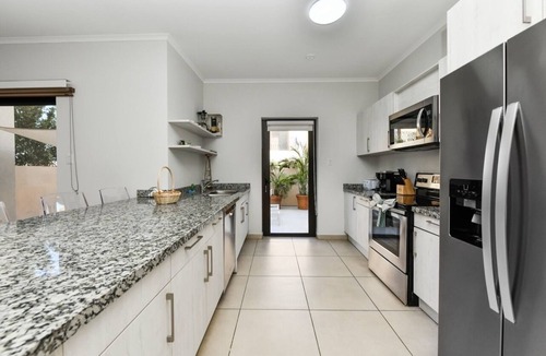 Gold Coast Condo | Condo. Private pool. 2 minutes to beaches by car
