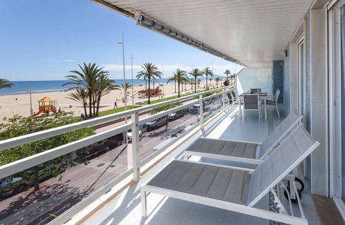 Playa de Gandia Apartment | Cosy apartment decorated, with wifi, in front of the beach, High speed wifi 150mbs - only families