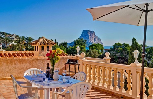 La Canuta Apartment | Cosy apartment for 5 people with pool, A/C, WIFI, TV, terrace and pets allowed