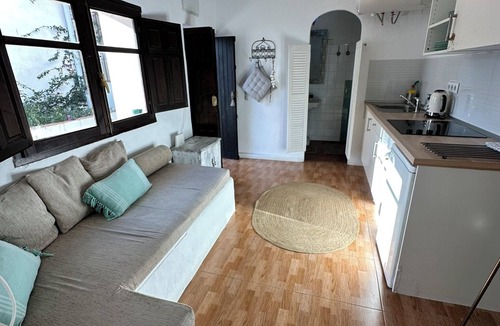 Tarifa Apartment | Cosy Quiet Hideaway with Private Terrace, perfect location old town Tarifa
