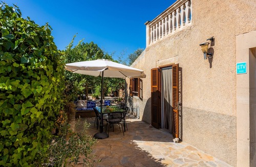 Es Llombards Villa | Country House 'Can Hostalet' with Private Terrace, Wi-Fi and Air Conditioning