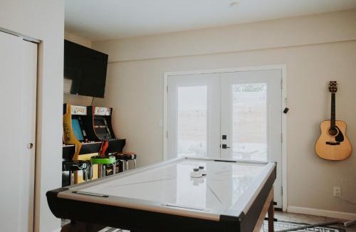 Westside House | Cowboy Den-Private Hot Tub-Game Room-Pet Friendly-No Pet Fees!