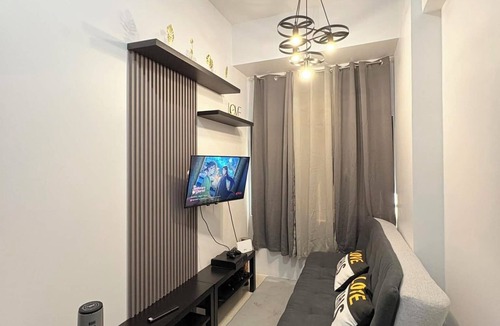 Fairview Condo | Cozy 1-bedroom condo in beautiful Quezon City with AC and gym