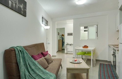 Vecindario Apartment | Cozy Apartment "1B SRV" Near the Sea with Wi-Fi and Fans