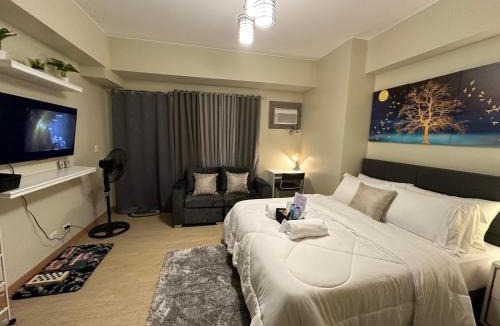 Quezon City Apartment | Cozy Studio with Queen Size Bed in Araneta Quezon City