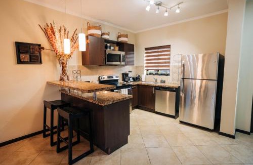 Gold Coast House | Cozy Townhome at Gold Coast