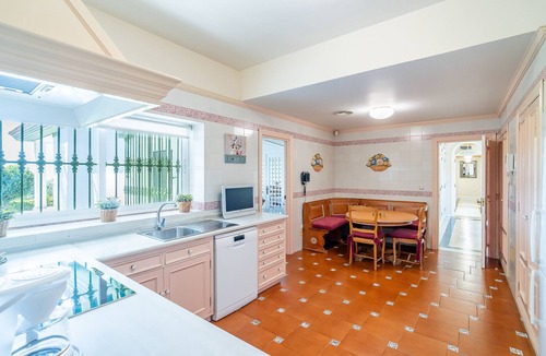 Torremolinos Villa | Cubo's Villa Galemar Torremolinos Pool & Padel/private paddle tennis court/near the beach/air conditioning/free Wi-Fi