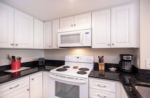 North Ocean City Condo | Cute, cozy 2 bedroom oceanfront condo with free WiFi, a great ocean view, and awesome amenities including indoor/outdoor pools and a game room located uptown!