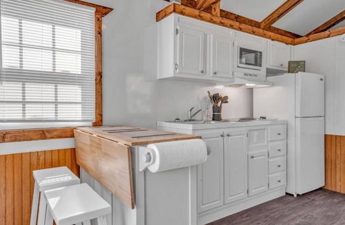 Key Colony Beach Cabin | Delightful Sailfish Aqua lodge! Cabana Club Access!