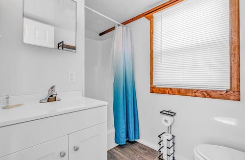 Key Colony Beach Cabin | Delightful Sailfish Aqua lodge! Cabana Club Access!