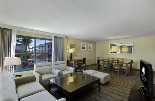Fort MacArthur Hotel | DoubleTree by Hilton San Pedro - Port of Los Angeles