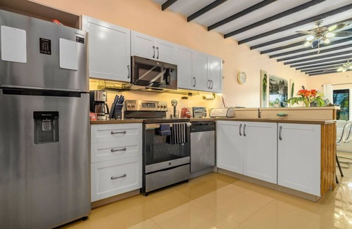 Oranjestad-West Apartment | Eagle Beach Condominiums Melon