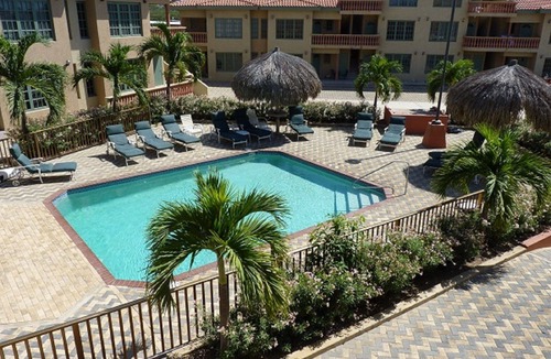 Washington House | Easy 0.3 mile walk to famous Palm Beach strip from my super clean modern home