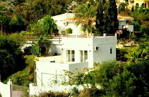 Coveta Fuma Villa | Elegant & Affordable Villa, Private swimming pool sleeps 4 to 10 adults