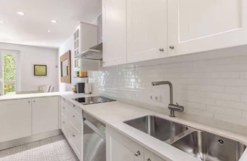 Salamanca Apartment | Elegant Family Apartment with Terrace Overlooking Eva Perón Park in Salamanca