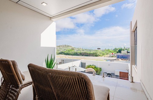Malmok House | Endless Summer in Catalina Beach. Walking distance to snorkeling with turtles.