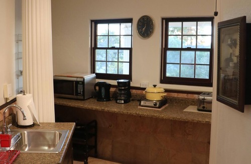 North of Montana House | -ENTIRE SECOND FLOOR -of Santa Monica Luxury Roman Villa Suite