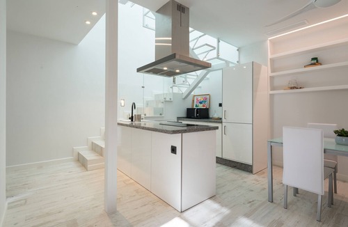 Pedregalejo Apartment | Estropada 1, detached apartment in Pedregalejo, Malaga, with sea views