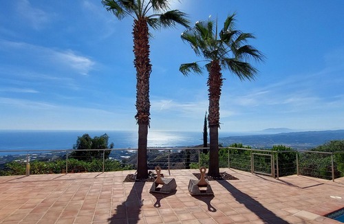 Sayalonga Villa | Exceptional Villa Estrellita: 180 ° Sea and Mountain View Private swimming pool.