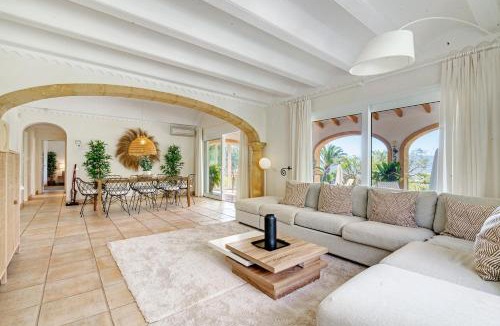 Ermita Villa | Flores