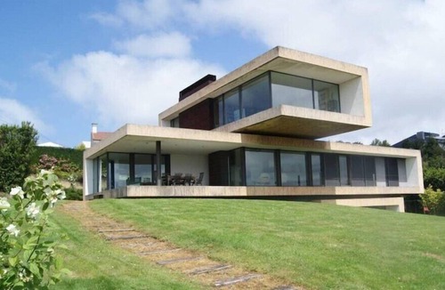 Distrito Rural Este House | Gijón: The Cantabrian Watchtower