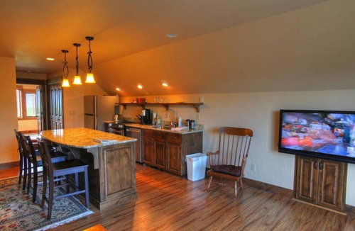 West Glacier Apartment | Glacier Hideaway with Mountain Views close to Glacier Park