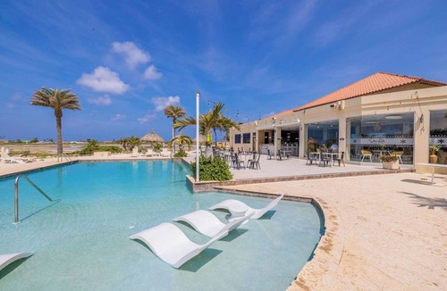 Gold Coast House | Gold Coast - 2BR3BA Gated Community w/Pools & Gym