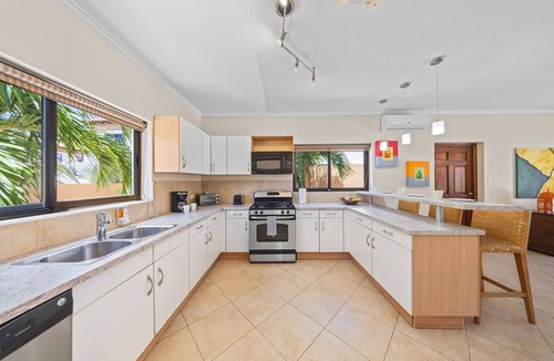 Gold Coast Villa | Gold Coast 4br4 5BA Villa w Privatepool Gym
