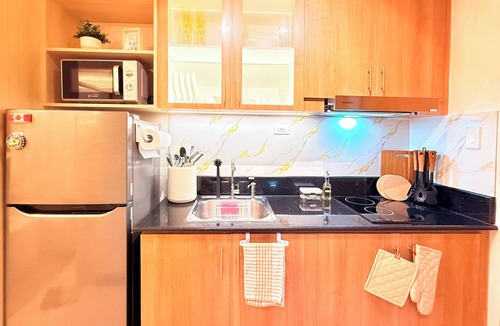 San Antonio Condo | Goldleaf Suite, Modern 1BR Condo in Makati’s Prime Spot w/City Views