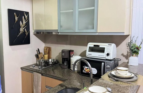 Legazpi Village Condo | Greenbelt Hamilton, 10 minutes walk to Glorietta, Landmark etc