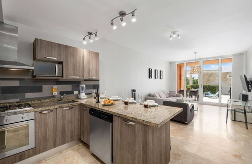 Boegoeroei Condo | Ground Level Condo 2BR 2BA w/Pool Access & Gym
